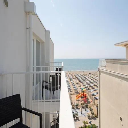 Hotel Boston 3 Stelle Superior Frontemare Lido di Jesolo